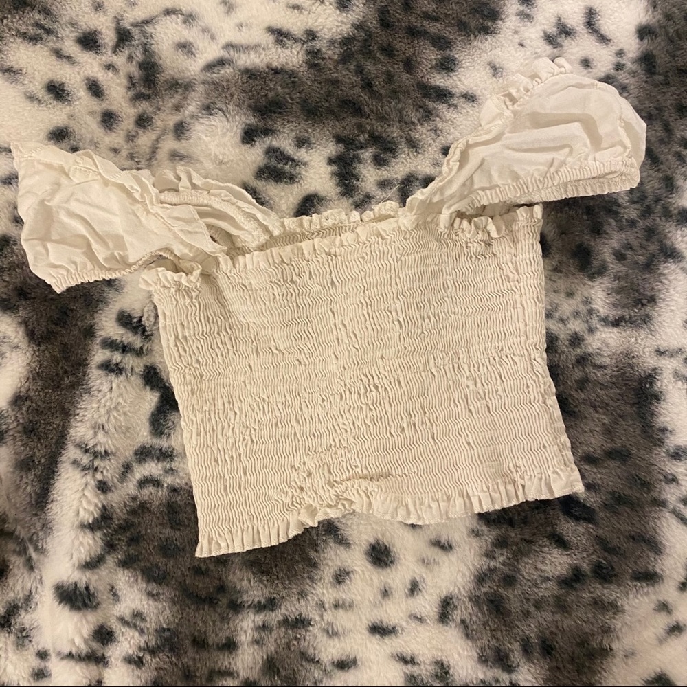 Stretchy white crop